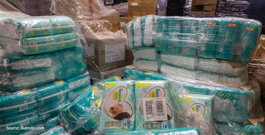 Picture showing baby diapers as part of humanitarian aid given by the BGV Fund to victims of the Ukraine war